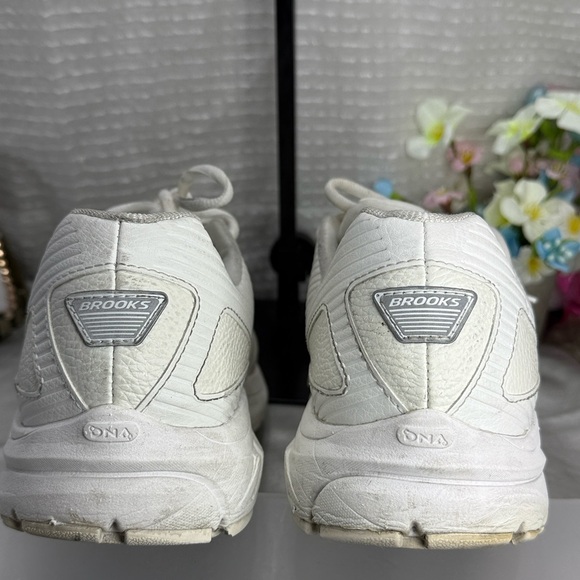 (E3) Brooks Addiction WLK Women's White Leather, Sneakers Size 10.5M D - Picture 9 of 12